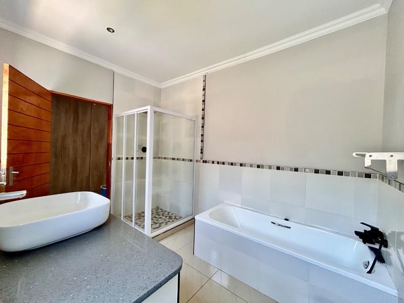 5 Bedroom Property for Sale in Xanadu North West